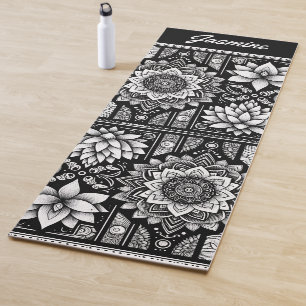 Lotus-Blume und -Mandalase in Schwarzweiß Yogamatte