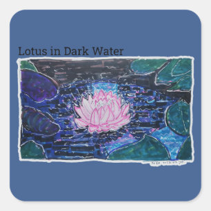 Lotus im dunklen Wasser Quadratischer Aufkleber