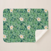 Lotus Lagoon Muster - Der weiße Lotus Sherpadecke (Vorderseite (Horizontal))