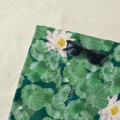 Lotus Lagoon Muster - Der weiße Lotus Strandtuch (Beispiel)