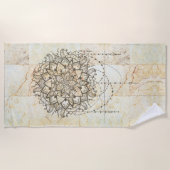 Lotus Mandala auf Tan Marble Strandtuch (Vorderseite)