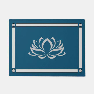 Lotus on Dark Blue Fußmatte