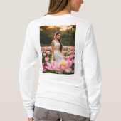 Lotus Radiance: Ein blühendes Ballett aus Rosa und T-Shirt (Rückseite)