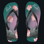 Lotus Wedding Bride Retro Blumenmuster Badesandalen<br><div class="desc">Das Design zeichnet sich durch die rosa Lotus Aquarellmalerei dunkelgrün bis rosa Farbverlauf Hintergrund. Das Vintage ästhetische Retro-Muster ist klassisch, aber trendig. Diese personalisierten und prächtigen Flip Flops sind ein unvergessliches Geschenk für Hochzeitsfeier: Braut, Brautjungfrauen, Brautmutter, Trauzeugin... Sie fügen Ihrem Hochzeitstag, Junggeselinnen-Abschied oder anderen Feierlichkeiten eine stilvolle Glamour hinzu. Strich...</div>