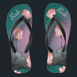 Lotus Wedding Bride Retro Blumenmuster Badesandalen<br><div class="desc">Das Design zeichnet sich durch die rosa Lotus Aquarellmalerei dunkelgrün bis rosa Farbverlauf Hintergrund. Das Vintage ästhetische Retro-Muster ist klassisch, aber trendig. Diese personalisierten und prächtigen Flip Flops sind ein unvergessliches Geschenk für Hochzeitsfeier: Braut, Brautjungfrauen, Brautmutter, Trauzeugin... Sie fügen Ihrem Hochzeitstag, Junggeselinnen-Abschied oder anderen Feierlichkeiten eine stilvolle Glamour hinzu. Strich...</div>