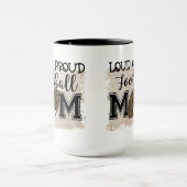 Loud and Proud Football Mama Tasse (Zentrum)