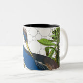 Louisiana Blue Heron von After John James Audubon Zweifarbige Tasse (VorderseiteRechts)