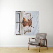 Lounging Highland Cow Tapestry Wandteppich (Beispiel (Horizontal))