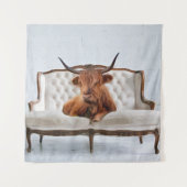 Lounging Highland Cow Tapestry Wandteppich (Vorderseite)