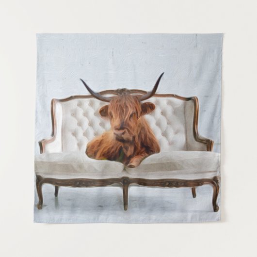 Lounging Highland Cow Tapestry Wandteppich (Vorderseite)