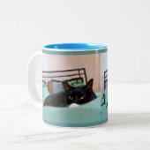 Lounging Lucy Comic Book Zweifarbige Tasse (Vorderseite Links)
