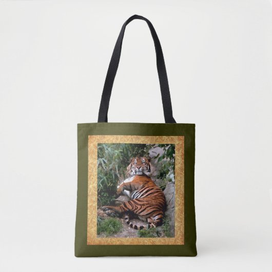Lounging Tiger Digital Art Tasche (Vorderseite)