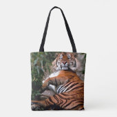 Lounging Tiger Digital Art Tasche (Rückseite)