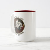 Lounging Westie auf Sofa Zweifarbige Tasse (Vorderseite Links)