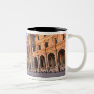 Louvre, Paris, Frankreich Zweifarbige Tasse