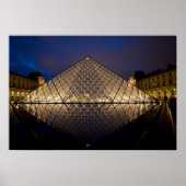 Louvre Pyramid vom Architekten I.M. Pei bei Poster (Vorne)