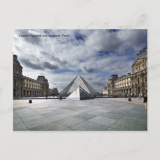 Louvre Pyramide und Museum in Paris. Postkarte (Vorderseite)