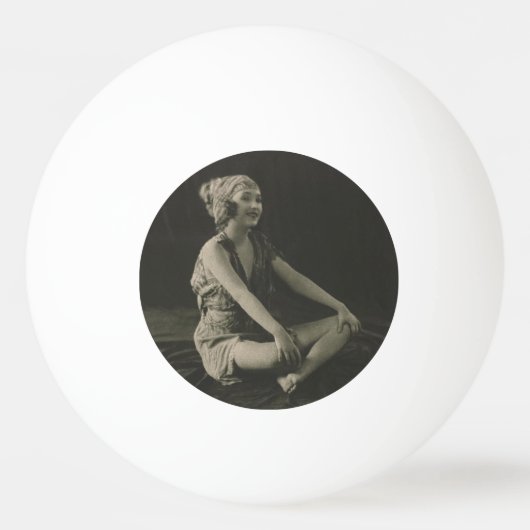 Love a Poor Maid Girl Sitting Cross Legs Tischtennisball (Vorderseite)