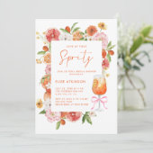 Love At First Spritz Floral Bridal Shower Einladung (Stehend Vorderseite)