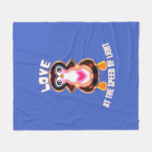 Love at the Speed of Light Penguin Gift Fleecedecke (Vorderseite (Horizontal))