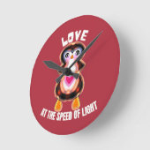 Love at the Speed of Light Penguin Gift Runde Wanduhr (Winkel)