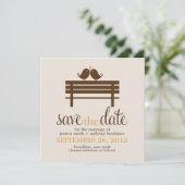 Love Birds on Park Bench Wedding Save The Date (Stehend Vorderseite)