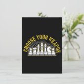 Love Chess Choose Your Weapon Gift CHESS Einladung (Stehend Vorderseite)