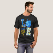 LOVE Cute Hanukkah 2022 Decorations Dreidel Menora T-Shirt (Vorne ganz)