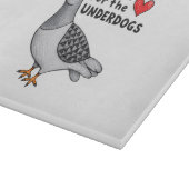 Love for the Underdogs – Schneidebrett mit Taube (Ecke)