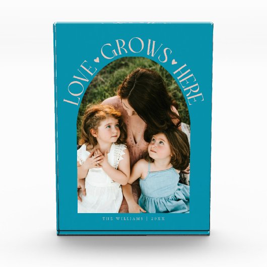 Love Grows Here Moderne Arch Aqua Pfirsich Fotoblock (Vorderseite)