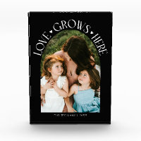 Love Grows Here Moderne schwarze Architektur