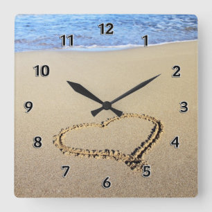 Love Heart Beach Quadratische Wanduhr
