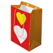 Love Hearts on Bright Red Classical Unique Simple Mittlere Geschenktüte (Vorderseite Schrägansicht)