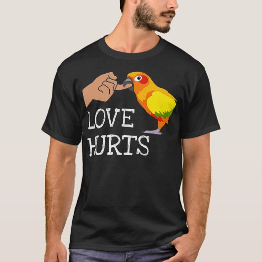 Love Hurts Sun Conure For Sun Conure Parrot T-Shirt (Vorderseite)