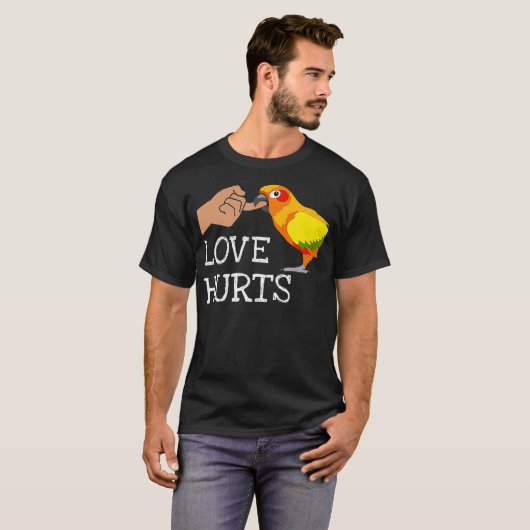 Love Hurts Sun Conure For Sun Conure Parrot T-Shirt (Vorne ganz)