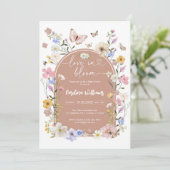 Love In Bloom Wildflower Butterfly Baby Shower Einladung (Stehend Vorderseite)