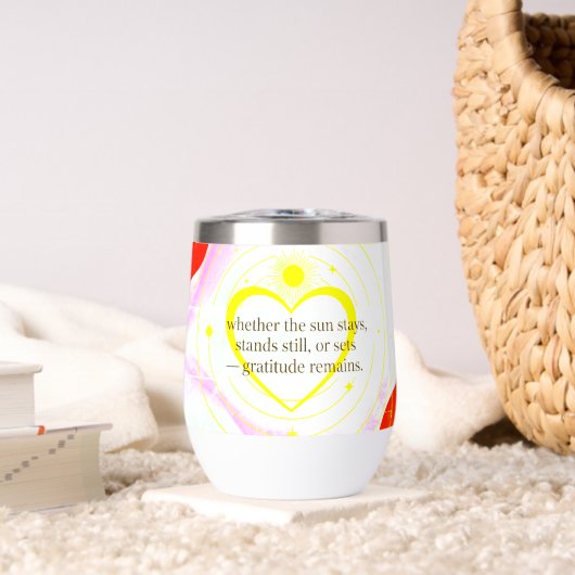 Love & Intention Kollektion | Gratitude Remains™ T (Wohnzimmer (gedreht))