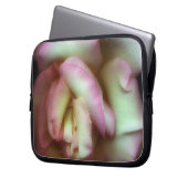 <Love is a Rose> durch Nathan Griffith Laptopschutzhülle (Vorderseite Links)