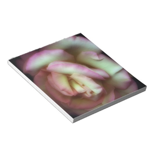 <Love is a Rose>von Nathan Griffith Notizblock (angewinkelt)