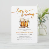 Love Is Brewing Beer Bridal Shower Invitation Einladung (Stehend Vorderseite)