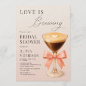 Love is Brewing Coquette Pink Bridal Shower Einladung (Vorderseite)