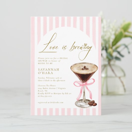 Love is Brewing Elegant Bridal Shower Invitation Einladung (Stehend Vorderseite)