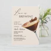 Love is Brewing Espresso Martini Bridal Shower Einladung (Stehend Vorderseite)