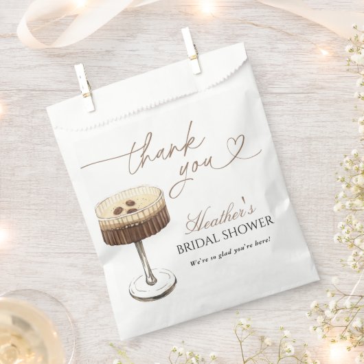Love Is Brewing Espresso Martini Bridal Shower Geschenktütchen (Ausgeschnitten)
