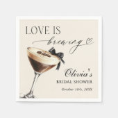 Love is Brewing Espresso Martini Bridal Shower Serviette (Vorderseite)