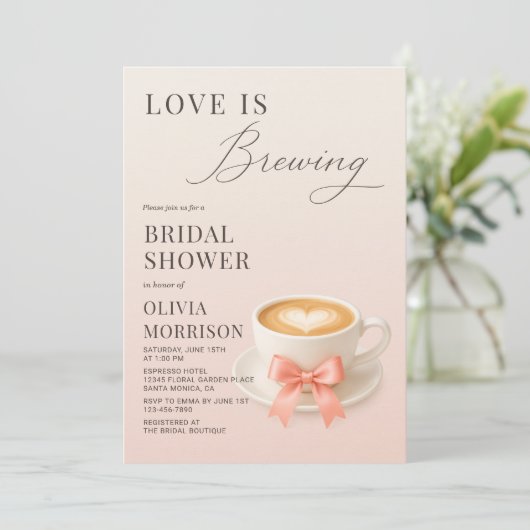 Love is Brewing QR Code Coffee Bridal Shower Einladung (Stehend Vorderseite)