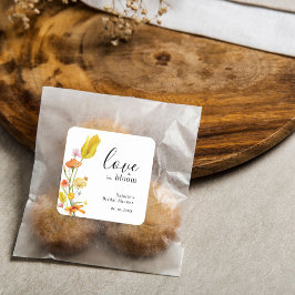 Love is in Bloom Spring Wildflower Bridal Shower Quadratischer Aufkleber