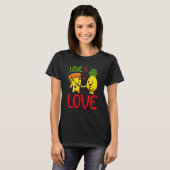 Love Is Love Pineapple Pizza Funny Valentine's Day T-Shirt (Vorne ganz)