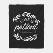 Love Is Patient Corinthians Scripture Minimal Desi Fleecedecke (Vorderseite)