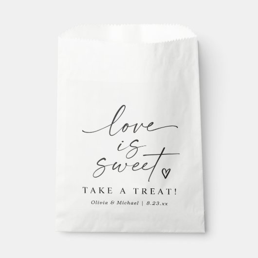 Love is Sweet Black and White Script Wedding Geschenktütchen (Vorderseite)